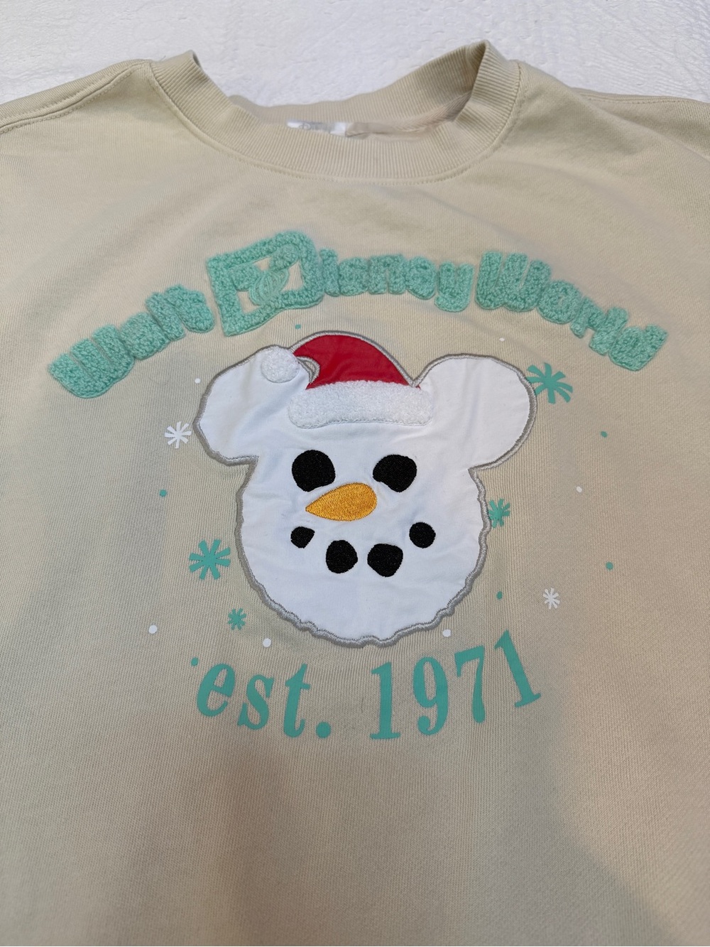 Disney Parks 2024 Christmas Crewneck Sweatshirt Mickey Mouse Santa Snowman 2X - Picture 2 of 4